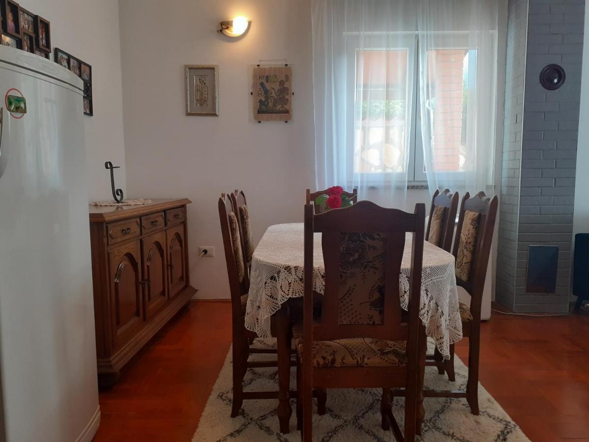 Sem Daire Tar-Vabriga Dış mekan fotoğraf