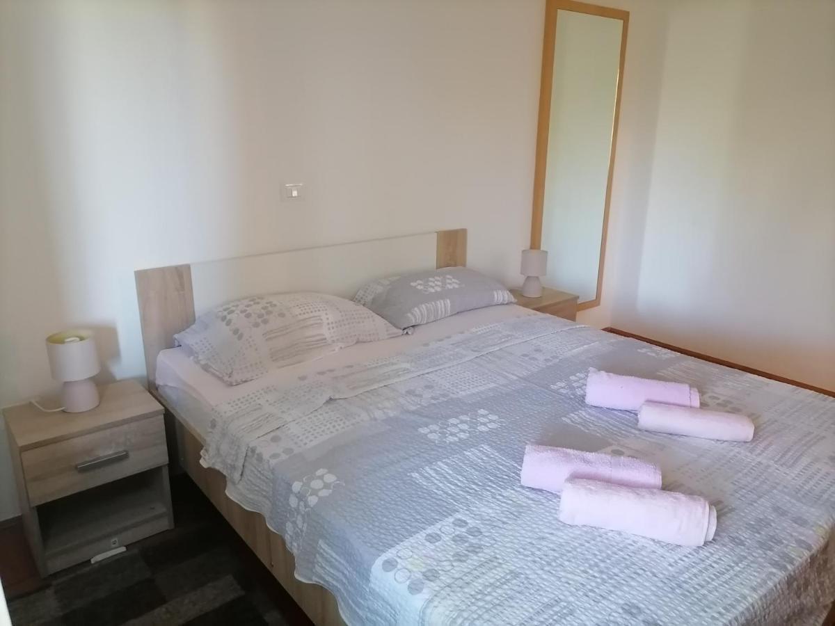 Sem Daire Tar-Vabriga Dış mekan fotoğraf