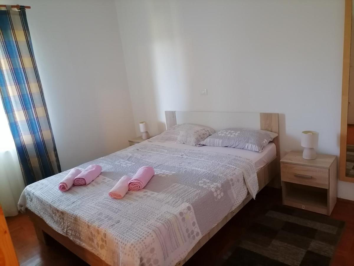 Sem Daire Tar-Vabriga Dış mekan fotoğraf